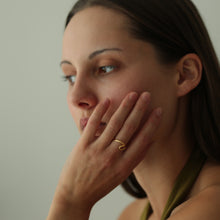 Laden Sie das Bild in den Galerie-Viewer, Ring - WELLE, Silber vergoldet