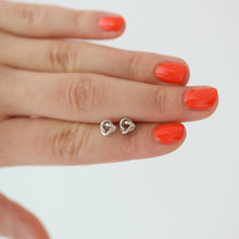 Laden Sie das Bild in den Galerie-Viewer, Ohrstecker - Kleiner Knoten, 925 Silber, glänzend