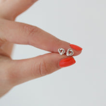 Laden Sie das Bild in den Galerie-Viewer, Ohrstecker - Kleiner Knoten, 925 Silber, glänzend