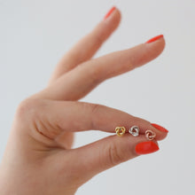 Laden Sie das Bild in den Galerie-Viewer, Ohrstecker - Kleiner Knoten, 925 Silber, glänzend