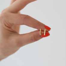 Laden Sie das Bild in den Galerie-Viewer, Ohrstecker - STÄBCHEN, Silber vergoldet, glänzend