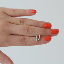 Laden Sie das Bild in den Galerie-Viewer, Ohrstecker - STÄBCHEN, 925 Silber, glänzend
