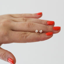 Laden Sie das Bild in den Galerie-Viewer, Ohrstecker - KLEINER WÜRFEL, 925 Silber