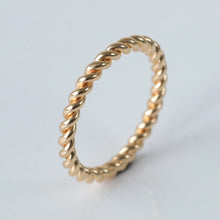 Laden Sie das Bild in den Galerie-Viewer, Ring - TWIST, gedrehtes Design, 925 Silber/ vergoldet