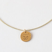 Laden Sie das Bild in den Galerie-Viewer, Kinderkette KLEINER LÖWE, 925 Silber vergoldet mit Gravur