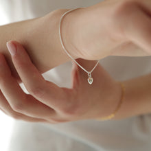 Laden Sie das Bild in den Galerie-Viewer, Armband - KLEINES HERZ, filigraner Herz Anhänger, 925 Silber/vergoldet/Emaille