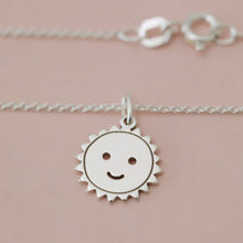 Laden Sie das Bild in den Galerie-Viewer, Kinderkette KLEINE SONNE