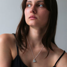Laden Sie das Bild in den Galerie-Viewer, Halskette - GROSSES HERZ, filigrane Kette mit Herz Anhänger, 925 Silber/vergoldet