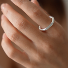 Laden Sie das Bild in den Galerie-Viewer, Ring - DUO, 2 abgeflachte Seiten, 925 Silber/ vergoldet