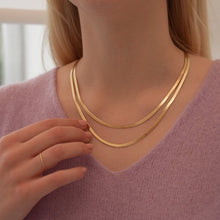 Laden Sie das Bild in den Galerie-Viewer, Kette - SCHLANGENKETTE - 925 Silber vergoldet, elegante Fischgrätkette