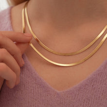 Laden Sie das Bild in den Galerie-Viewer, Kette - SCHLANGENKETTE - 925 Silber vergoldet, elegante Fischgrätkette