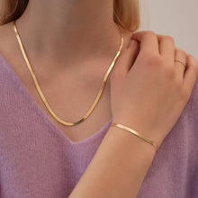 Laden Sie das Bild in den Galerie-Viewer, Kette - SCHLANGENKETTE - 925 Silber vergoldet, elegante Fischgrätkette