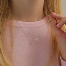 Laden Sie das Bild in den Galerie-Viewer, Halskette - KLEINES BOOT, filigrane Kette mit Boot Anhänger, 925 Silber/vergoldet