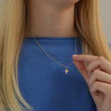 Laden Sie das Bild in den Galerie-Viewer, Halskette - KLEINES KREUZ, filigrane Kette mit Kreuz Anhänger, 925 Silber/vergoldet