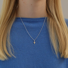 Laden Sie das Bild in den Galerie-Viewer, Halskette - KLEINES KREUZ, filigrane Kette mit Kreuz Anhänger, 925 Silber/vergoldet