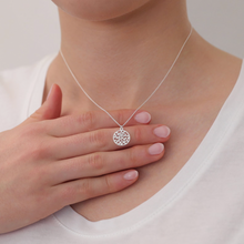 Laden Sie das Bild in den Galerie-Viewer, Halskette - LEBENSBAUM, filigrane Kette mit Lebensbaum Anhänger, 925 Silber/vergoldet