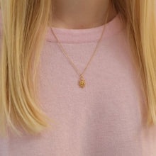 Laden Sie das Bild in den Galerie-Viewer, Halskette - SONNE, filigrane Kette mit Sonnensymbol Anhänger, 925 Silber/vergoldet