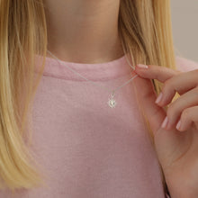 Laden Sie das Bild in den Galerie-Viewer, Halskette - SONNE, filigrane Kette mit Sonnensymbol Anhänger, 925 Silber/vergoldet