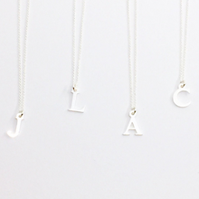 Laden Sie das Bild in den Galerie-Viewer, Halskette - BUCHSTABE, 925 Silber vergoldet/ Initiale