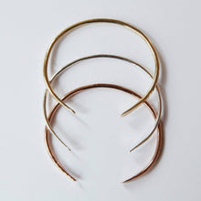 Laden Sie das Bild in den Galerie-Viewer, Armspange SILBER - S/M/L, gehämmert, handgmacht