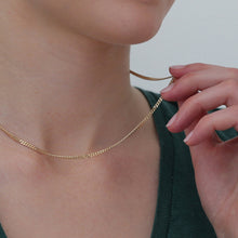 Laden Sie das Bild in den Galerie-Viewer, PANZERKETTE - 925 Silber vergoldet 18k, 2,4mm, zarte Flachpanzerkette