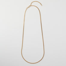 Laden Sie das Bild in den Galerie-Viewer, PANZERKETTE - 925 Silber vergoldet 18k, 2,4mm, zarte Flachpanzerkette