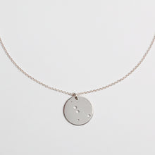 Laden Sie das Bild in den Galerie-Viewer, STERNZEICHENKETTE - Krebs, 925 Silber, Geschenk für sie, besondere Geschenkidee, filigraner Halsschmuck, personalisierte Kette, Taufgeschenk