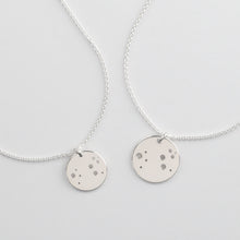 Laden Sie das Bild in den Galerie-Viewer, Mutter & Kind STERNZEICHENKETTEN Set LÖWE, 925 Silber, 2 personalisierte Silberketten