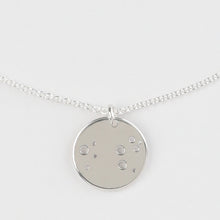 Laden Sie das Bild in den Galerie-Viewer, Mutter & Kind STERNZEICHENKETTEN Set LÖWE, 925 Silber, 2 personalisierte Silberketten