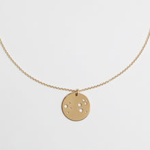 Laden Sie das Bild in den Galerie-Viewer, STERNZEICHENKETTE - Löwe, 925 Silber vergoldet, Geschenk für sie, filigrane Kette, personalisierte Geschenkidee, feine Silberkette, Taufe