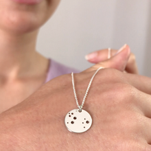 Laden Sie das Bild in den Galerie-Viewer, STERNZEICHENKETTE - Löwe, 925 Silber, Geschenk für sie, filigrane Kette, personalisierte Geschenkidee, feine Symbolkette, Taufgeschenk