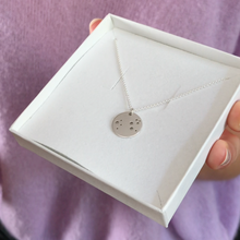 Laden Sie das Bild in den Galerie-Viewer, STERNZEICHENKETTE - Löwe, 925 Silber, Geschenk für sie, filigrane Kette, personalisierte Geschenkidee, feine Symbolkette, Taufgeschenk