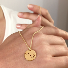 Laden Sie das Bild in den Galerie-Viewer, STERNZEICHENKETTE - Skorpion, 925 Silber vergoldet, filigrane Kette für sie, besonderes Taufgeschenk, personalisierte Silberkette, Symbol