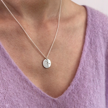 Laden Sie das Bild in den Galerie-Viewer, STERNZEICHENKETTE - Skorpion, 925 Silber, Geschenk für sie, Sternzeichen Geschenkidee, filigraner Halsschmuck, personalisierte Silberkette,