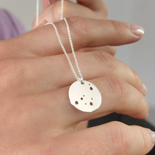 Laden Sie das Bild in den Galerie-Viewer, STERNZEICHENKETTE - Steinbock, 925 Silber, Sternzeichenkette für sie, besondere Geschenkidee, zarter Halsschmuck,personalisierte Symbolkette