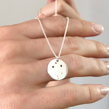 Laden Sie das Bild in den Galerie-Viewer, STERNZEICHENKETTE - Waage, 925 Silber, Geschenk für sie, besonderes Taufgeschenk, zarter Halsschmuck, personalisierte Silberkette, Geburt