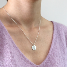Laden Sie das Bild in den Galerie-Viewer, STERNZEICHENKETTE - Waage, 925 Silber, Geschenk für sie, besonderes Taufgeschenk, zarter Halsschmuck, personalisierte Silberkette, Geburt