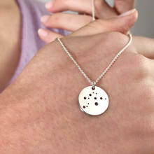 Laden Sie das Bild in den Galerie-Viewer, STERNZEICHENKETTE - Wassermann, 925 Silber, filigrane Kette für sie, besondere Geschenkidee, Personalisierter Halsschmuck, zarte Symbolkette
