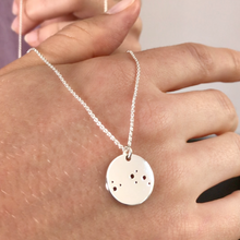 Laden Sie das Bild in den Galerie-Viewer, STERNZEICHENKETTE - Widder, 925 Silber, Geschenk für sie, personalisierte Geschenkidee, zarter Halsschmuck, schöne Symbolkette, Sternzeichen
