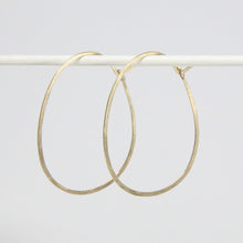 Laden Sie das Bild in den Galerie-Viewer, Creolen - OVAL, M Goldfilled