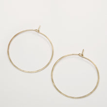 Laden Sie das Bild in den Galerie-Viewer, Creolen - KREIS, M goldfilled