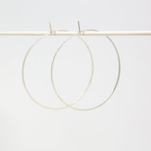 Laden Sie das Bild in den Galerie-Viewer, Creolen - KREIS, L Silber