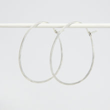 Laden Sie das Bild in den Galerie-Viewer, Creolen - OVAL, M - 925 Silber