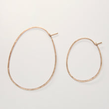 Laden Sie das Bild in den Galerie-Viewer, Ohrringe - CREOLEN - Oval, L, Rosé Goldfilled
