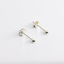 Laden Sie das Bild in den Galerie-Viewer, Ohrstecker - KLEINE KUGEL, 925 Silber