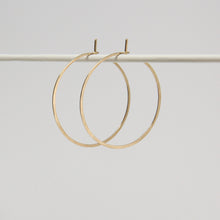 Laden Sie das Bild in den Galerie-Viewer, Creolen - KREIS, M goldfilled