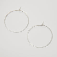 Laden Sie das Bild in den Galerie-Viewer, Creolen - KREIS, M Silber