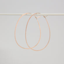 Laden Sie das Bild in den Galerie-Viewer, Ohrringe - CREOLEN - Oval, L, Rosé Goldfilled