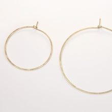 Laden Sie das Bild in den Galerie-Viewer, Creolen - KREIS, L goldfilled