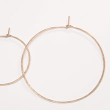 Laden Sie das Bild in den Galerie-Viewer, Creolen - KREIS, L Rosé